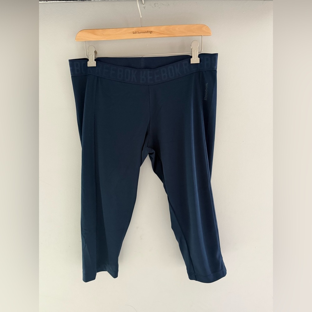 Reebok Women’s Navy Blue Cropped Leggings Size Large